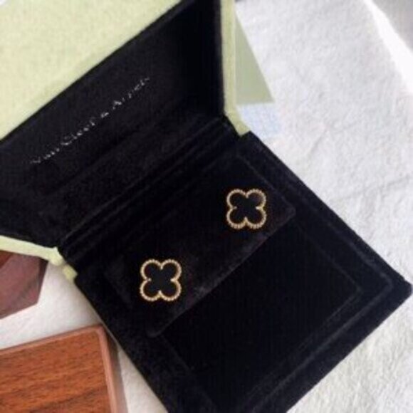 Elegant Black and Gold Clover Earrings - Picture 2 of 6